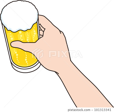 手拿著一杯啤酒 101313341
