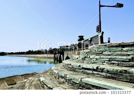 View of Kataonami Park from the banks of Ashibe Bridge in Wakaura, Wakayama City 101313377