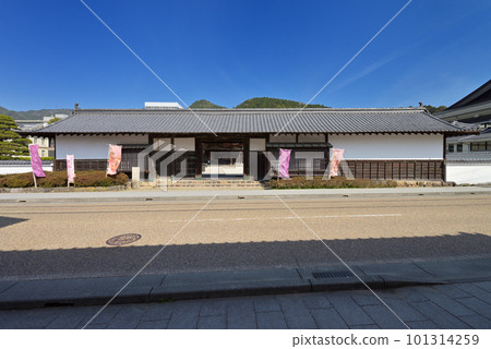 柏原氏營地遺址長屋門（兵庫縣丹波市） 101314259