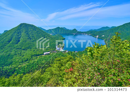 群馬縣 從榛名山(烏干岳)山頂向南眺望(榛名富士、天目山、榛名湖等) 群馬縣 從榛名山(烏干岳)山頂向南眺望(榛名富士、天目山、榛名湖等) 101314473
