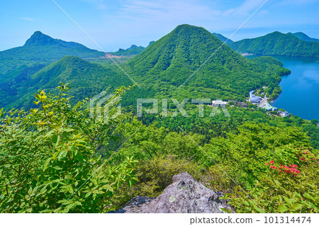 View of the southeast side (Mt. Haruna, Mt. Soma, etc.) from the summit of Mt. Haruna (Mt. Eboshigatake), Gunma Prefecture 101314474