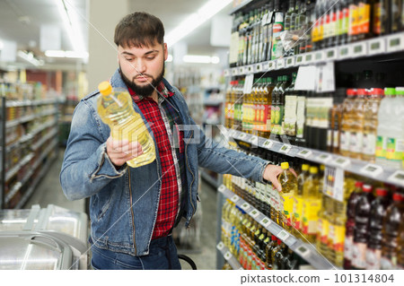 bearded guy choosing vegetable oil 101314804