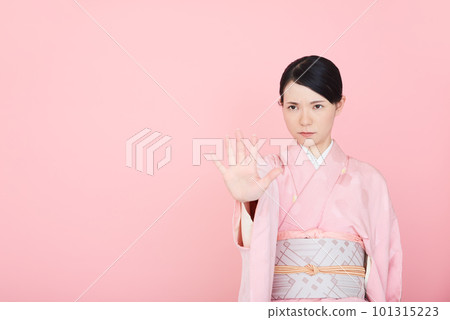 A woman in a kimono that puts out her hand and stops it A woman in a kimono that puts out her hand and stops it 101315223