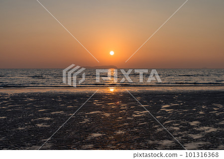 Chichibugahama Beach, which is said to be the mirror of the sky in Mitoyo City, Kagawa Prefecture, Japan, and the sky dyed orange during magic hour Chichibugahama Beach, which is said to be the mirror of the sky in Mitoyo City, Kagawa Prefecture, Japan, and the sky dyed orange during magic hour 101316368