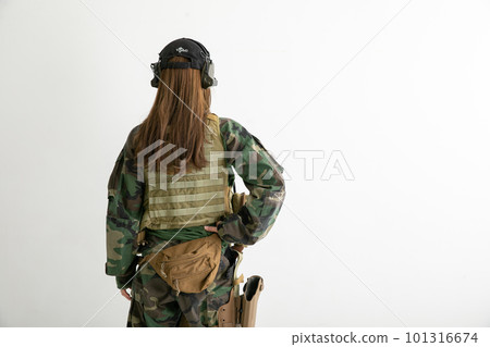 Woman in camouflage camouflage 101316674