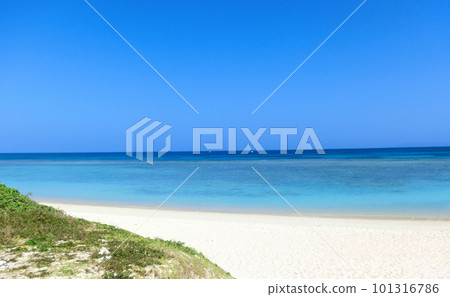 白色沙子海灘和藍色海 白色沙子海灘和藍色海 101316786