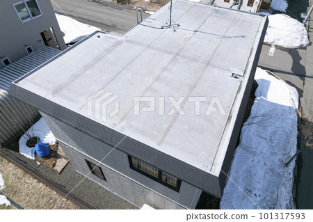 因雪害而凹陷的屋簷鳥瞰圖（房屋改造前後） 101317593