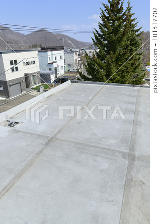 State of the roof before replacement (before and after home renovation) State of the roof before replacement (before and after home renovation) 101317702