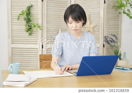 Woman studying with a laptop at home 101318839