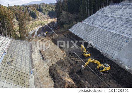 Kyushu Chuo Expressway Hydraulic Excavator Yamanaka Area 101320201