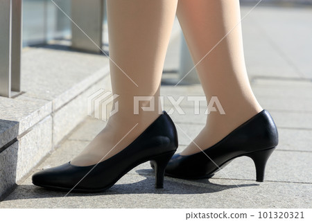 Standing woman's feet Outdoor business image Standing woman's feet Outdoor business image 101320321