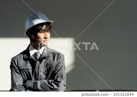 戴頭盔的工人照片 101322044