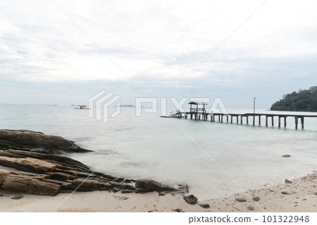 The rock beach 101322948