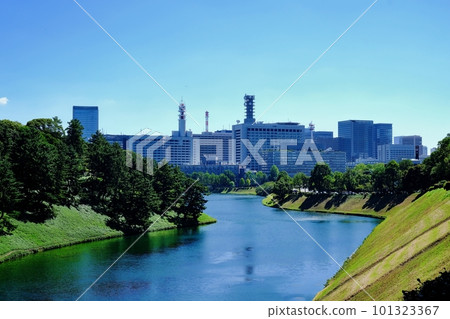 The Sakurada Moat of the Imperial Palace and Kasumigaseki government office district 101323367