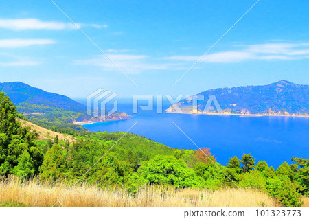 清新的藍天、大鹿半島和金華山 101323773