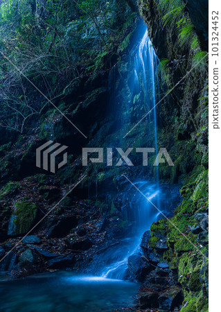 Biwa Falls near Iya Kazura Bridge in Nishiiyayama Village, Miyoshi City, Tokushima Prefecture, Japan 101324452
