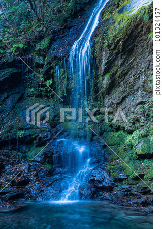 Biwa Falls near Iya Kazura Bridge in Nishiiyayama Village, Miyoshi City, Tokushima Prefecture, Japan Biwa Falls near Iya Kazura Bridge in Nishiiyayama Village, Miyoshi City, Tokushima Prefecture, Japan 101324457