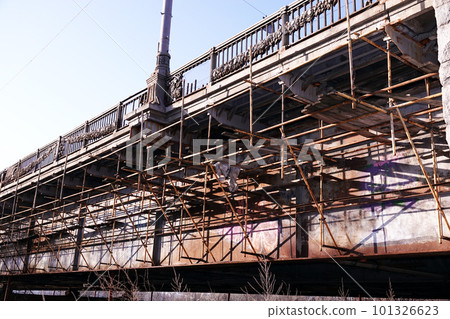 Kiev, Ukraine April 27, 2020: bridge over the Dnieper River, named after Paton, with red road traffic restrictions 101326623