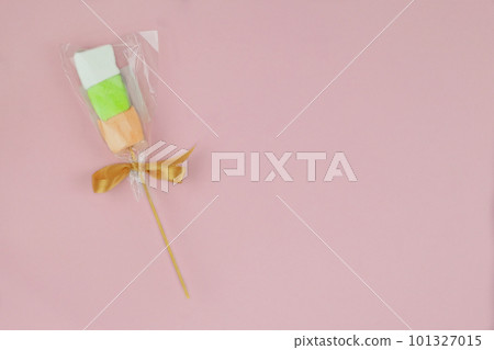 Traditional colored marshmallows for the holiday on pink background. Top view. 101327015