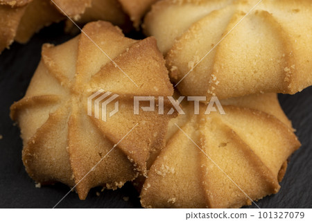 Crumbly shortbread cookies on the table 101327079
