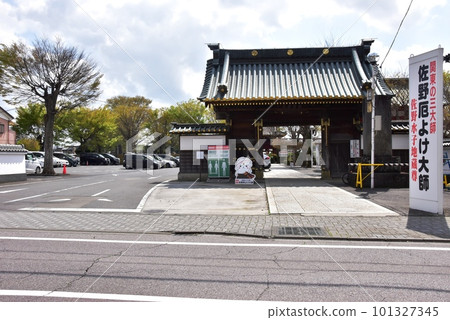 The townscape of Sano city, the temple gate of Sano Yakuyoke Daishi The townscape of Sano city, the temple gate of Sano Yakuyoke Daishi 101327345