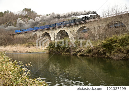 Tatsusobe River Bridge on the Kamaishi Line, where steam locomotives also run Tatsusobe River Bridge on the Kamaishi Line, where steam locomotives also run 101327399