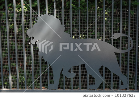 Kiev, Ukraine July 6, 2021: Artistic decoration of the facade of the fence with images of zoo animals in the center of Kiev Kiev, Ukraine July 6, 2021: Artistic decoration of the facade of the fence with images of zoo animals in the center of Kiev 101327622