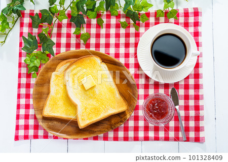 吐司和熱咖啡 101328409