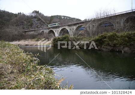 Tatsusobe River Bridge on the Kamaishi Line where steam locomotives also run 101328424