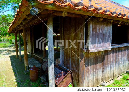 Ryukyu old folk house 101328982