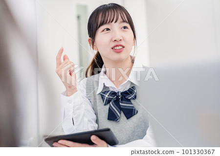 爭論不休的女高中生 爭論不休的女高中生 101330367