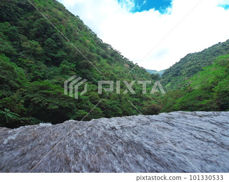 西表島獨木舟和從 Mayagusuku 瀑佈到 Mayagusuku 瀑布的徒步旅行 西表島獨木舟和從 Mayagusuku 瀑佈到 Mayagusuku 瀑布的徒步旅行 101330533