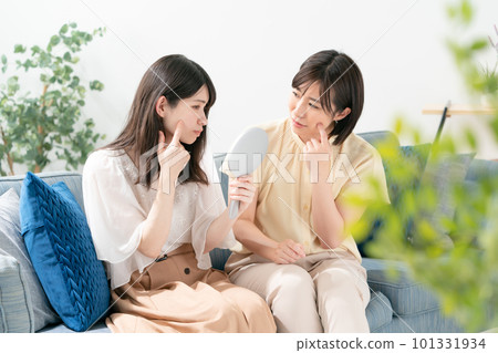Beauty women 2 people Beauty women 2 people 101331934