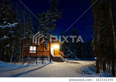 冬夜的紅色小屋 冬夜的紅色小屋 101332345