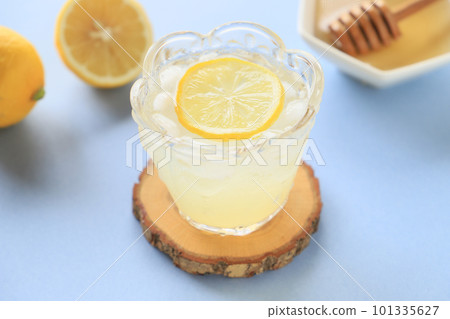 Honey lemon juice (using domestic lemon) Honey lemon juice (using domestic lemon) 101335627