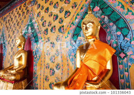 [Bangkok] Wat Arun Buddha statue 101336043