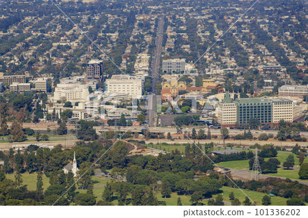 Aerial view of the Burbank cityscape 101336202