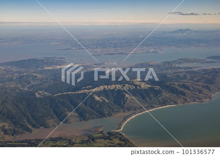 Sunny view of the San Francisco cityscape 101336577