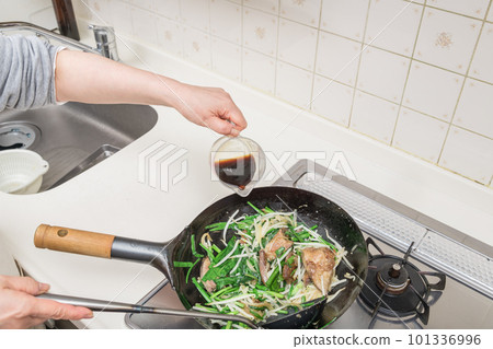 [Make stir-fried ravioli, add seasonings to match the stir-fried ingredients] 101336996