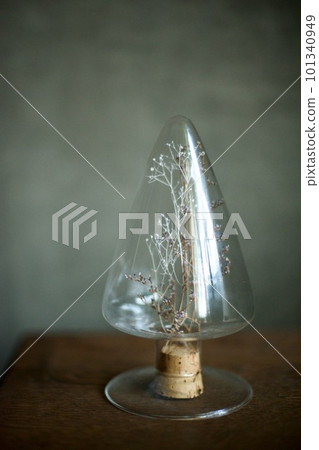 small dried flowers in a glass vase small dried flowers in a glass vase 101340949
