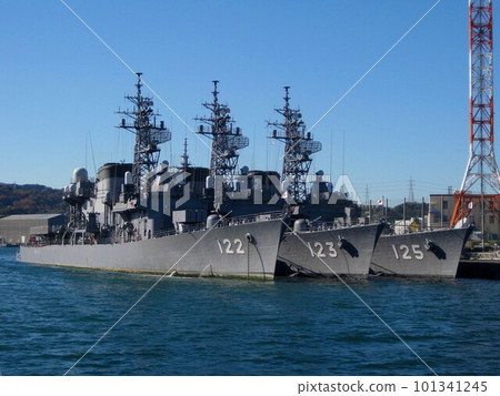 Escort ships Tsuyuki, Shirayuki, Sawayuki Yokosuka base Escort ships Tsuyuki, Shirayuki, Sawayuki Yokosuka base 101341245