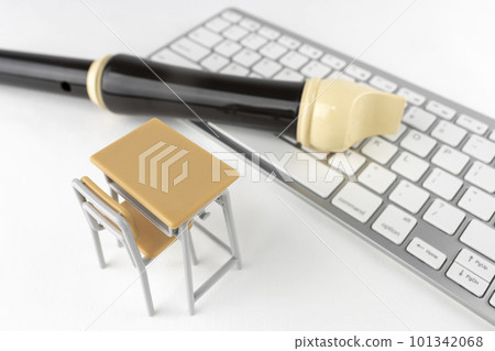 Recorder, keyboard and toy desk 101342068