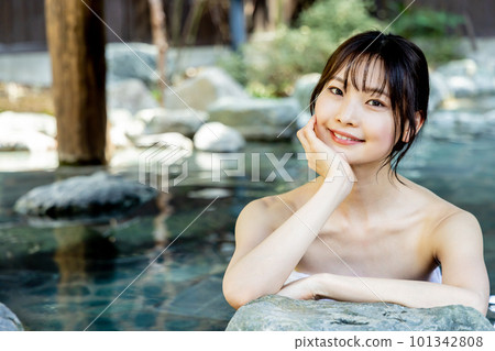 A young woman taking a leisurely open-air bath 101342808