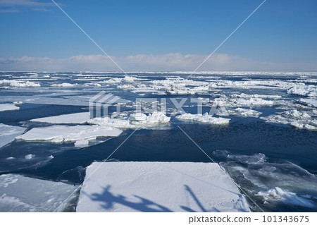 從船上看到的北海道鄂霍次克海流冰 101343675
