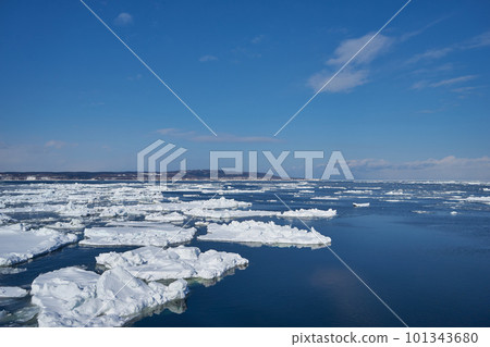 從船上看到的北海道鄂霍次克海流冰 101343680