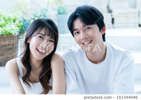 Relaxing couple 101344046