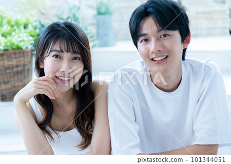 Relaxing couple 101344051