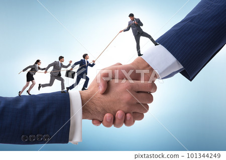 Concept of teamwork and mutual support 101344249