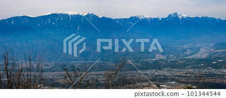 Spring in Yamanashi View of the Southern Alps from the summit of Kayagatake 101344544