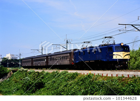 2001 EF58157 towing old passenger car on the Iida Line 101344628